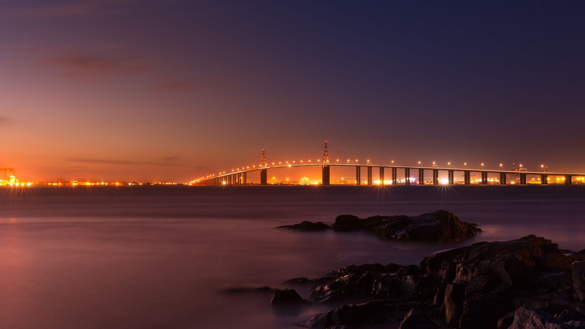 Pont de Saint-Nazaire la nuit