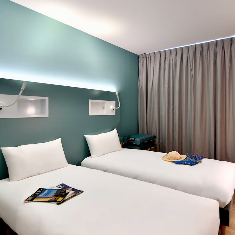 Literie de la chambre de l'hotel