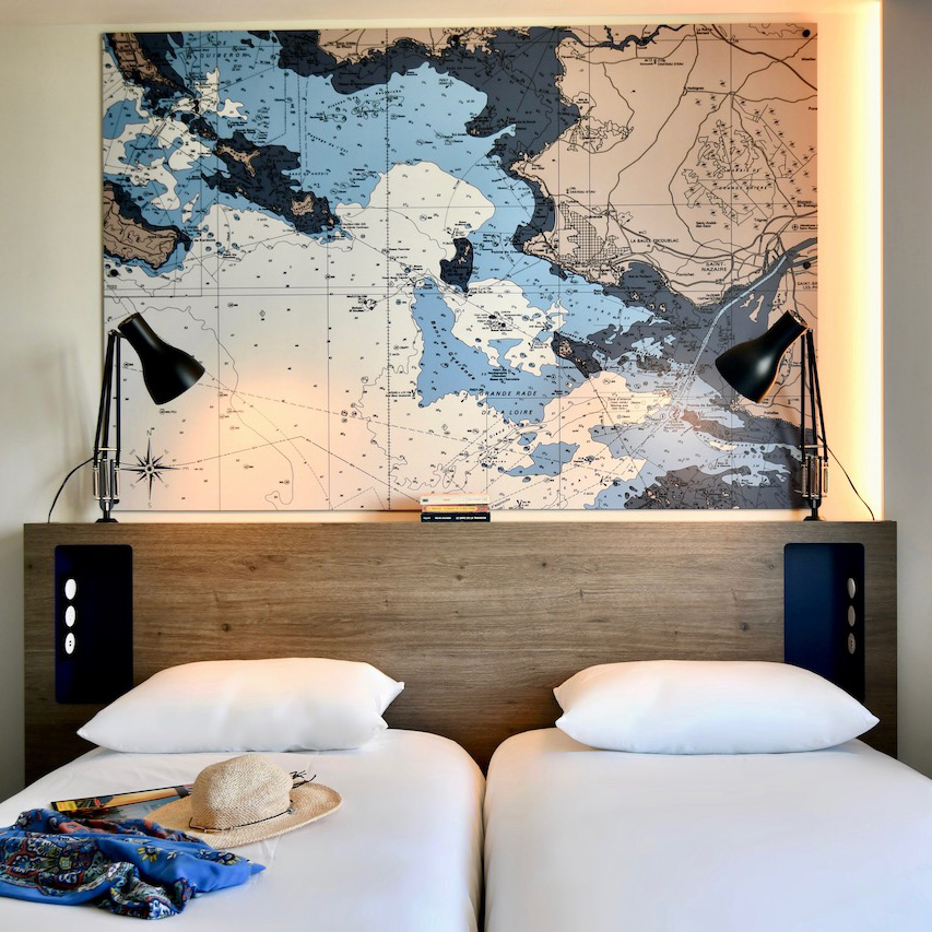 Literie de la chambre de l'hotel