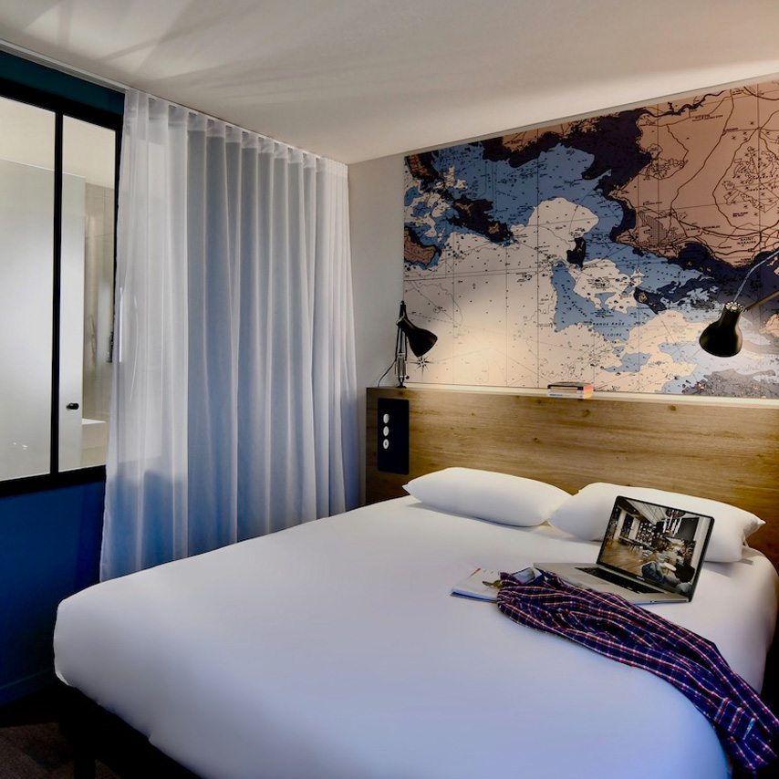 Literie de la chambre de l'hotel