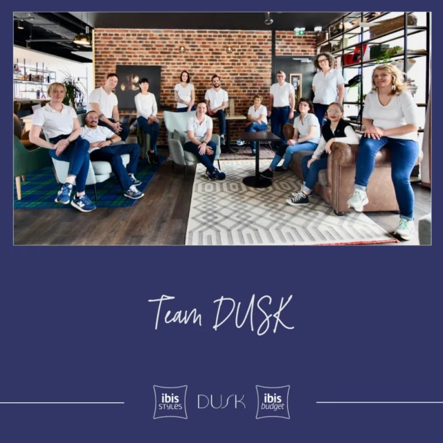 ✨ **L'équipe Dusk : Au cœur de l'expérience hôtelière** ✨ 

Chez **Dusk**, nos équipes sont bien plus qu’un simple maillon de l’hospitalité : elles sont l’âme de nos hôtels. Chaque jour, nos collaborateurs mettent leur passion et leur savoir-faire au service de votre confort, pour faire de chaque séjour une expérience unique. 

👨‍🍳 **En cuisine**, nos chefs s’inspirent des saveurs locales pour régaler vos papilles. 
🛏 **À la réception**, nos équipes vous accueillent avec le sourire et veillent à votre bien-être. 
🫧 **Dans les chambres**, nos équipes d’entretien s’assurent de vous offrir un cocon impeccable. 
💡 **En coulisses**, toute une organisation s’active pour faire de votre passage un moment inoubliable. 

Merci à toutes et à tous pour votre engagement quotidien. Et surtout, merci à nos clients pour leur confiance ! 💙 

https://www.dusk-saint-nazaire.com/
#dusk #hotel #saintnazaire #ibisbudget #ibisstyles
#DuskHotels #ÉquipePassionnée #ExpérienceClient #Hospitalité