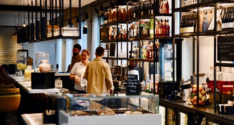 &Eacute;quipe h&ocirc;tel Dusk Saint-Nazaire